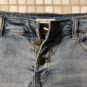 Billabong jean shorts size 28